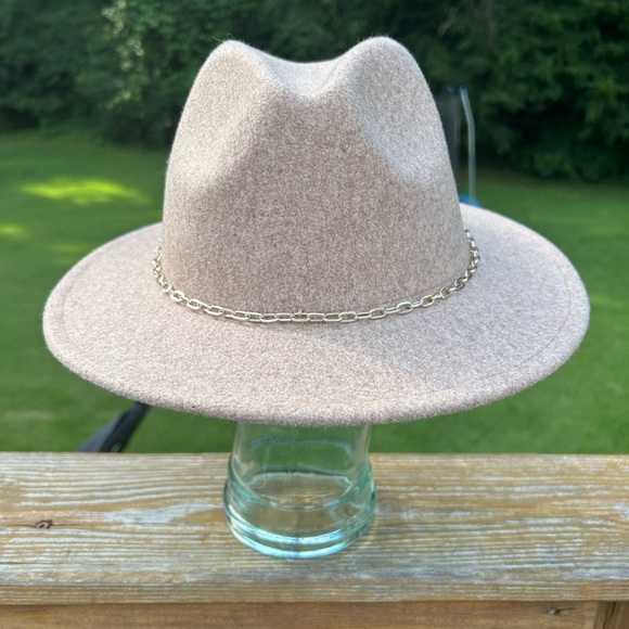 Anthropologie felt hat with small chain detail - Picture 2 of 5